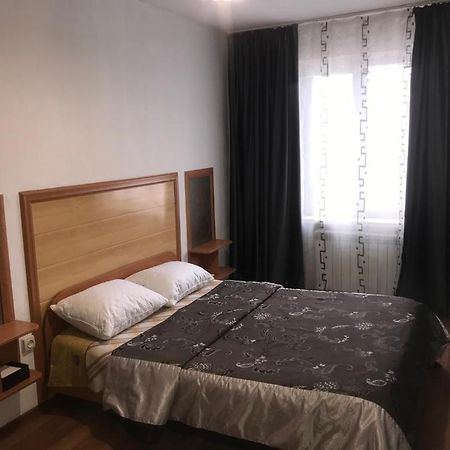 2 Rooms Apartment Near Kaznu, Botanical Garden,Un, Atakent, Forum Almaty Bagian luar foto