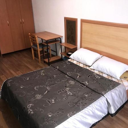 2 Rooms Apartment Near Kaznu, Botanical Garden,Un, Atakent, Forum Almaty Bagian luar foto