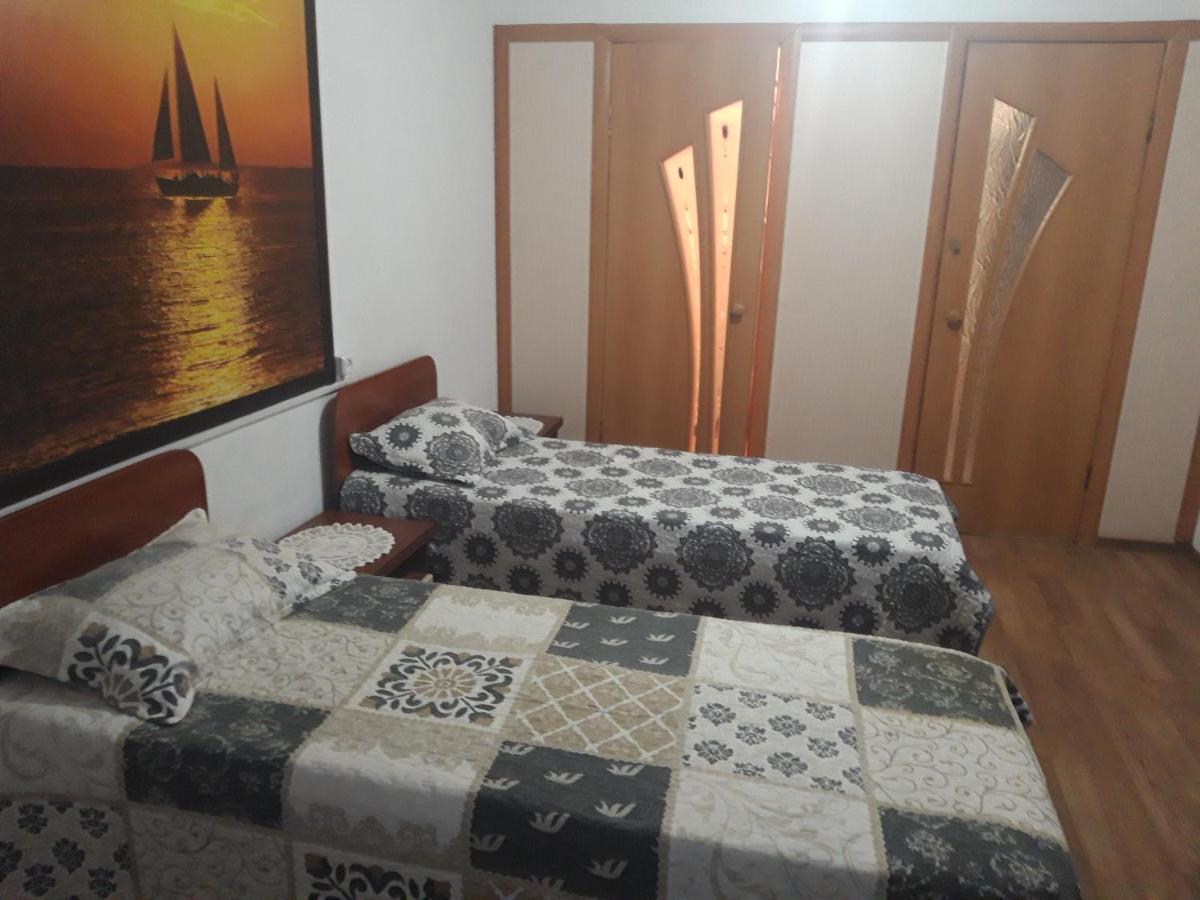 2 Rooms Apartment Near Kaznu, Botanical Garden,Un, Atakent, Forum Almaty Bagian luar foto